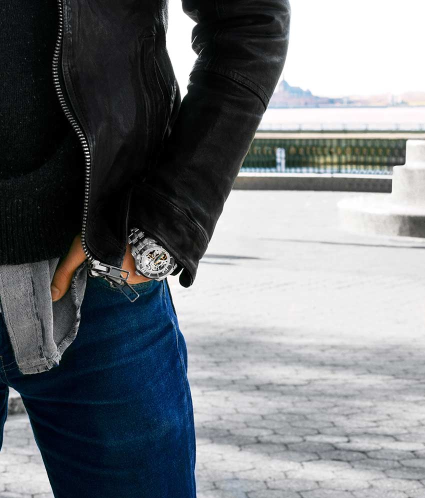 Silver Dial / Silver Case / Silver Stainless Steel Bracelet Silver Deployant Buckle