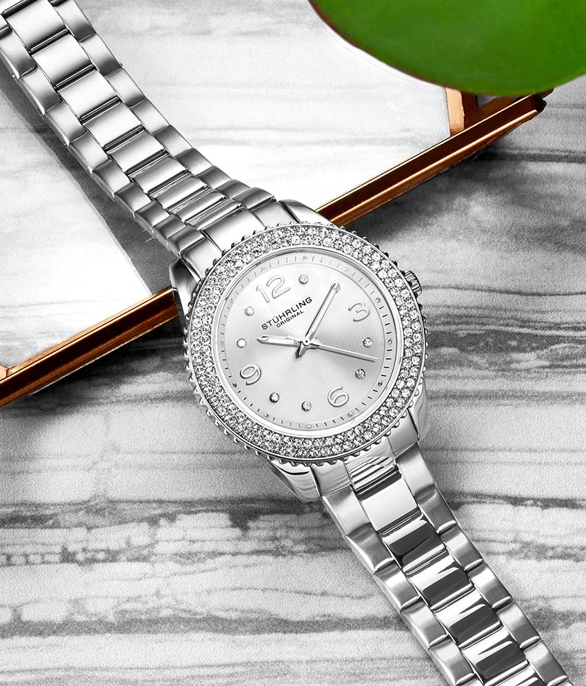 Silver Dial / Silver Case / Silver Band