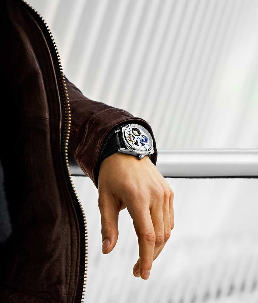 Silver Dial / Silver Case / Black Band