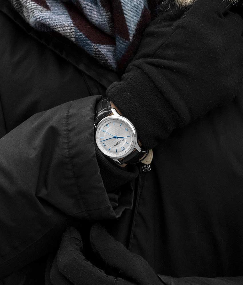 Silver Dial / Silver Case / Black Leather Strap Tang Buckle