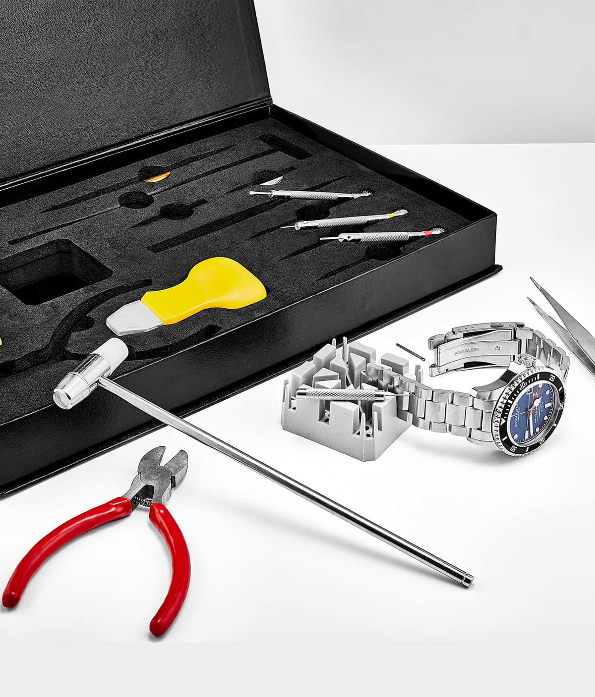 Meridian 3968.2, lineage 3935.1, Signature Pen, and Watch Tool Kit