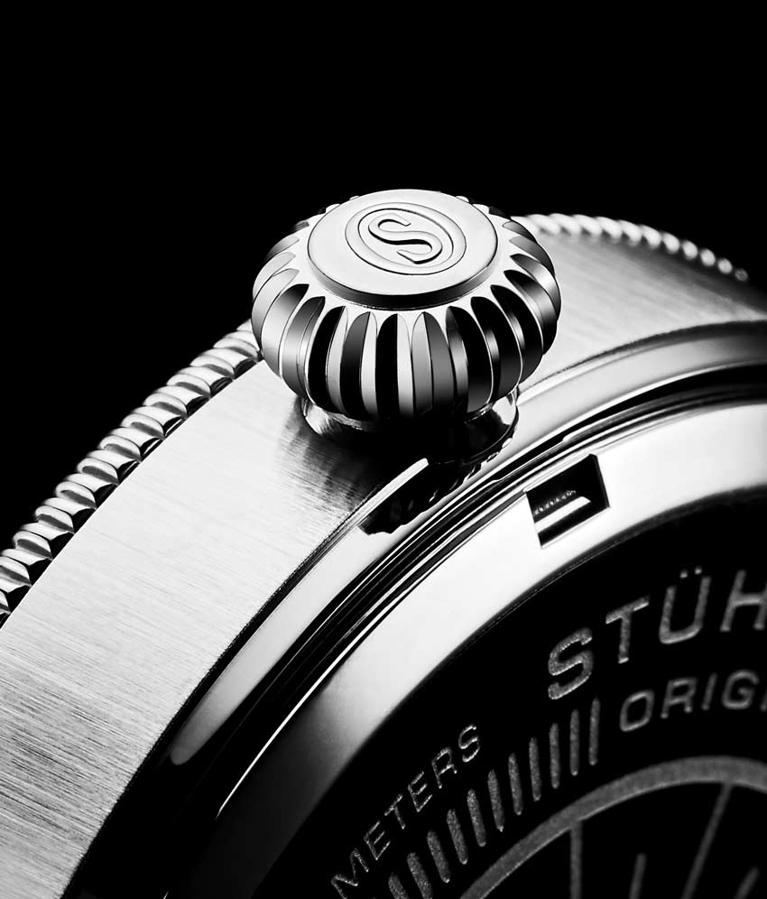 Black Dial / Silver Case / Black Band