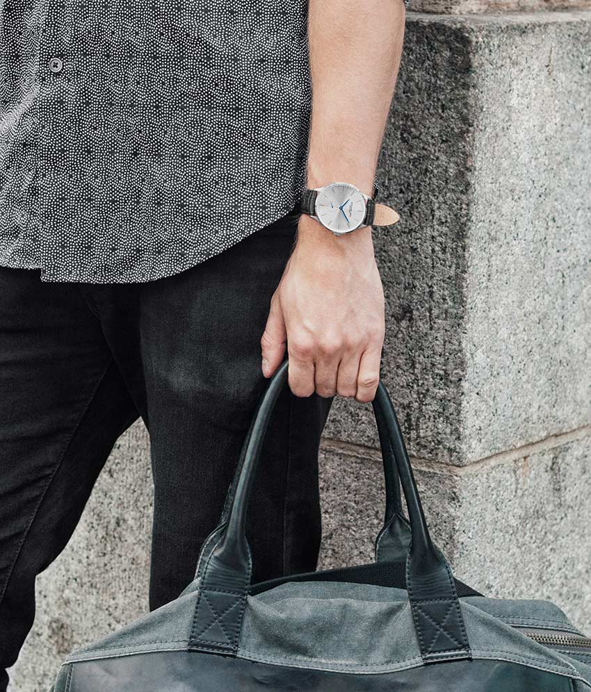 Silver Dial / Silver Case / Black Leather Strap Tang Buckle